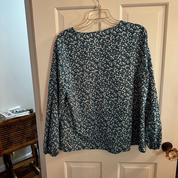 Floral V-Neck Blouse - Picture 4 of 8